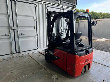 Elektryczne 4-kołowe 2014  Linde E16C-02 (7)