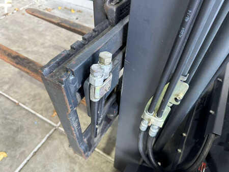 Elektryczne 4-kołowe 2014  Linde E16C-02 (8)