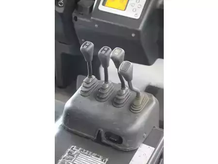 Elektrisk- 4 hjul 2015  Unicarriers JAG1N1L16Q (26)
