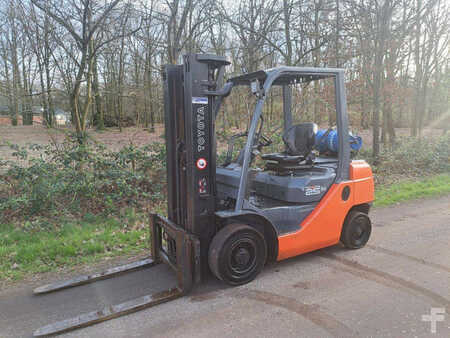 LPG Forklifts 2009  Toyota 02-8 FGF 25 (1)