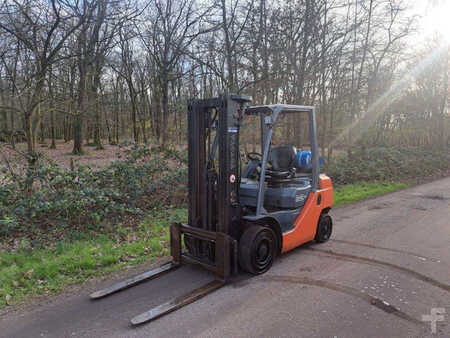 LPG Forklifts 2009  Toyota 02-8 FGF 25 (2)