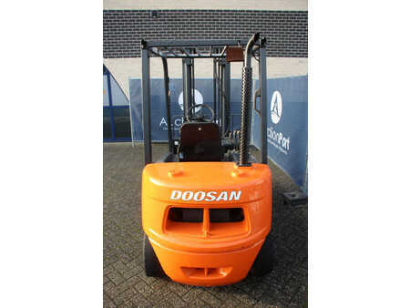 Carrelli elevatori diesel 2011  Doosan D23S-3 (4)