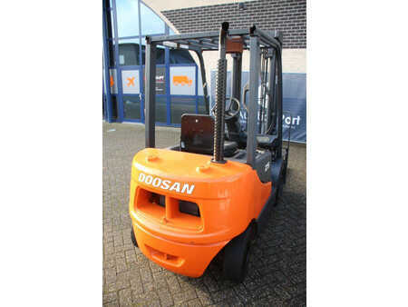 Carrelli elevatori diesel 2011  Doosan D23S-3 (5)
