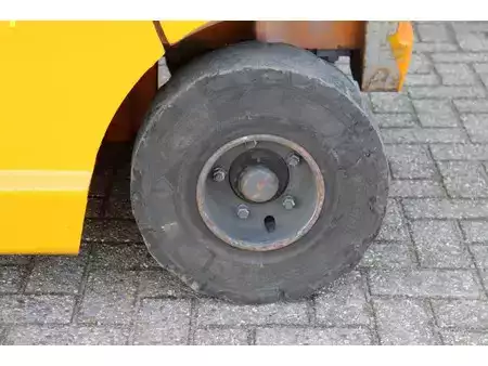 Elektrisk- 4 hjul 2003  Still R 60-35 (14)