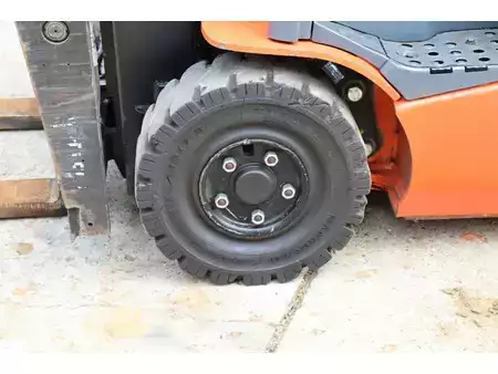 Elektro čtyřkolový VZV 2018  Toyota 8FBE16T (14)