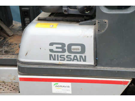 Nestekaasutrukki - Nissan 30 (13)