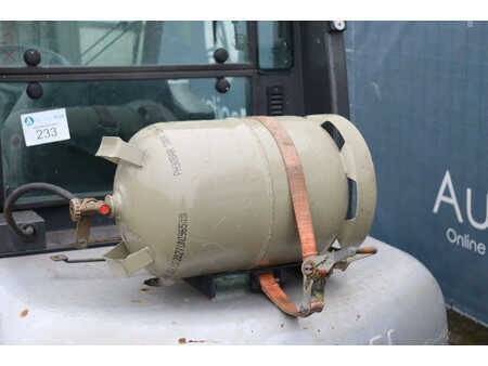 Nestekaasutrukki - Nissan 30 (15)