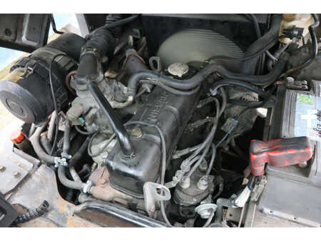 Nestekaasutrukki - Nissan 30 (17)