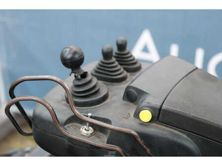 Nestekaasutrukki - Nissan 30 (21)