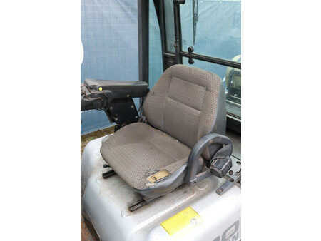 Nestekaasutrukki - Nissan 30 (22)