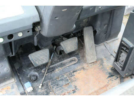 Nestekaasutrukki - Nissan 30 (23)