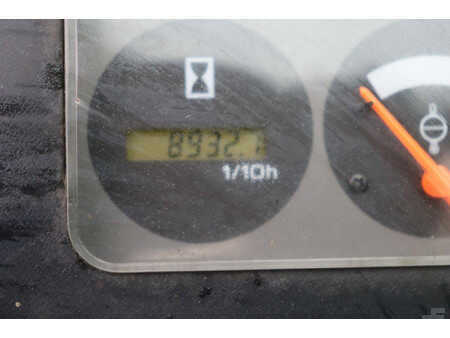 Nestekaasutrukki - Nissan 30 (24)