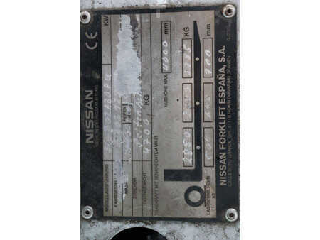 Nestekaasutrukki - Nissan 30 (25)