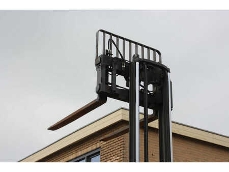 Sähkö - 4 pyör 2017  Linde E30HL-01/600 (33)