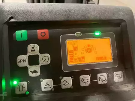 Eléctrica de 4 ruedas 2017  Toyota 8FBM16T (12)