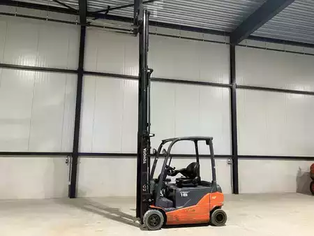 Eléctrica de 4 ruedas 2017  Toyota 8FBM16T (15)