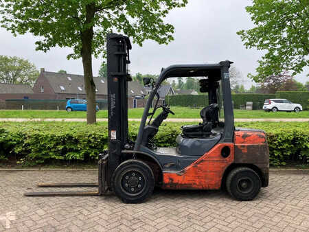 Dieselstapler 2011  Toyota D-52-8FD30 (2)