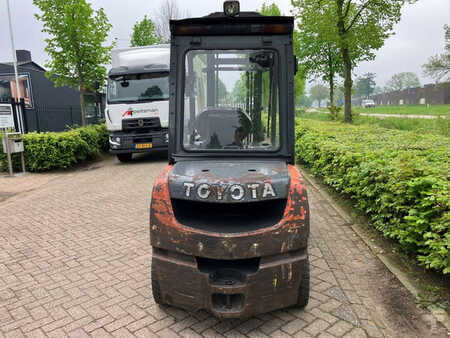 Dieselstapler 2011  Toyota D-52-8FD30 (4)