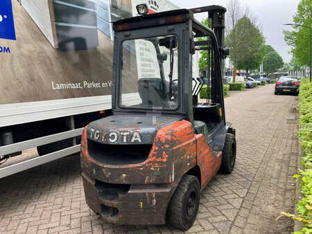 Dieselstapler 2011  Toyota D-52-8FD30 (5)
