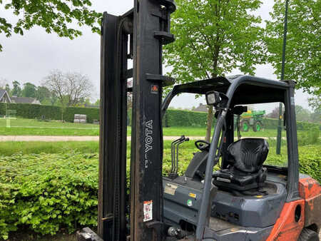Dieselstapler 2011  Toyota D-52-8FD30 (8)