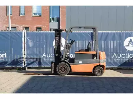 Eléctrica de 4 ruedas 2001  Toyota FBMF25 (2)