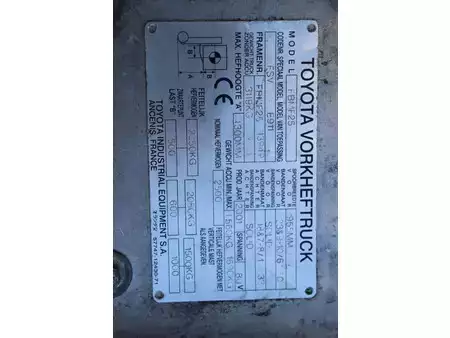 Eléctrica de 4 ruedas 2001  Toyota FBMF25 (29)