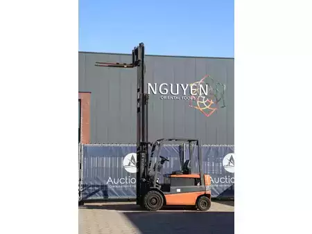 Eléctrica de 4 ruedas 2001  Toyota FBMF25 (32)