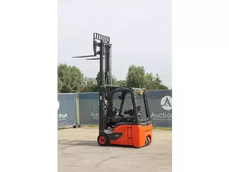 Elektromos 4 kerekű 2017  Linde E16C-02 (33)