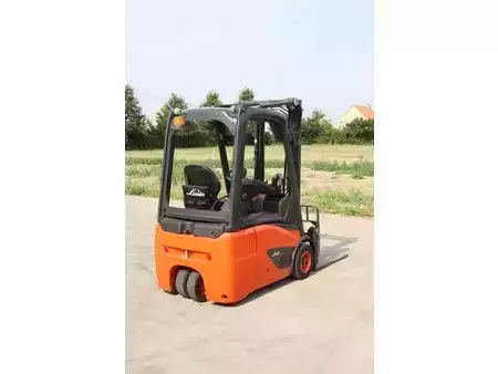 Elektromos 4 kerekű 2017  Linde E16C-02 (6)