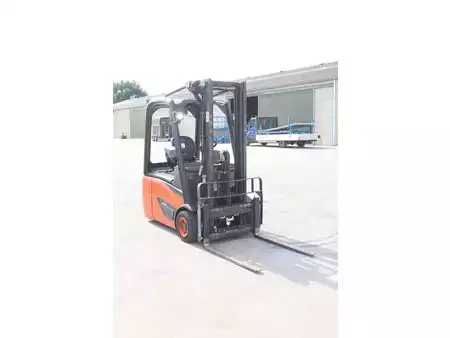 Elektromos 4 kerekű 2017  Linde E16C-02 (7)
