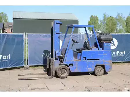 Empilhador a gás - Clark C500-10 (1)