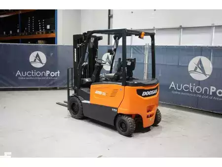 Carrelli elettrici 4 ruote 2023  Doosan B25x-7plus (3)