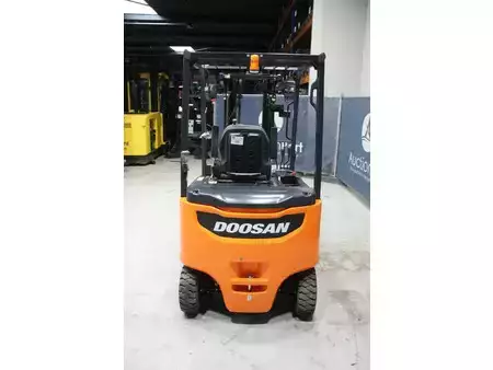 Carrelli elettrici 4 ruote 2023  Doosan B25x-7plus (4)