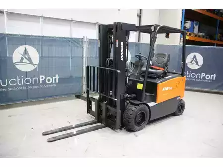 Carrelli elettrici 4 ruote 2023  Doosan B25x-7plus (8)