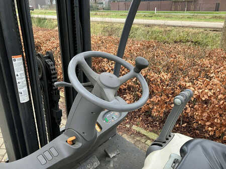 4-wiel elektrische heftrucks 2011  Crown SC4220 (10)
