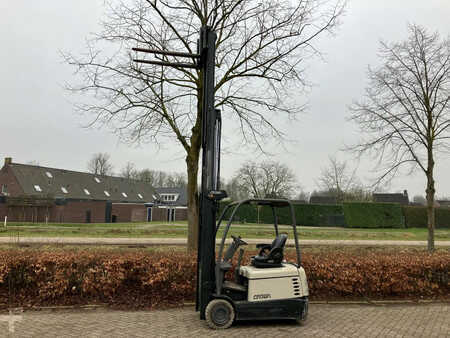 4-wiel elektrische heftrucks 2011  Crown SC4220 (14)