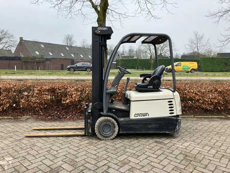 4-wiel elektrische heftrucks 2011  Crown SC4220 (2)