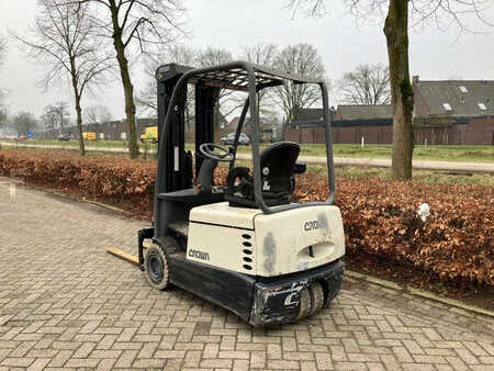 4-wiel elektrische heftrucks 2011  Crown SC4220 (3)