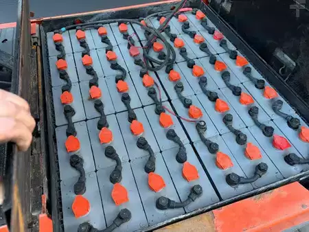 Carrelli elettrici 4 ruote 2005  Toyota 7FBMF25 (10)