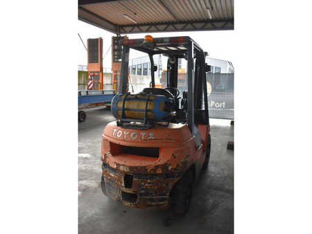 Gas truck 2007  Toyota 42-7FGF25 (6)