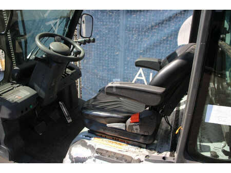 Chariots élévateurs GPL 2006  Nissan UD02A25PQ (20)