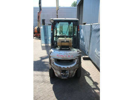 Chariots élévateurs GPL 2006  Nissan UD02A25PQ (4)