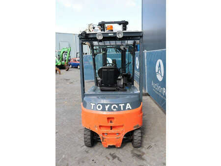 Chariots électriques à 4 roues 2015  Toyota 8FBMKT25 (4)
