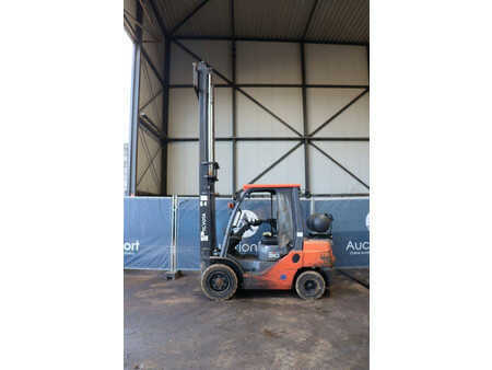 Treibgasstapler 2018  Toyota 02-8FGF30 (26)
