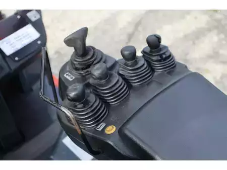 Eléctrica de 4 ruedas 2021  Toyota 8FBE18T (27)