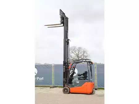 Eléctrica de 4 ruedas 2021  Toyota 8FBE18T (33)