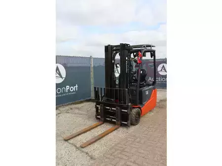 Eléctrica de 4 ruedas 2021  Toyota 8FBE18T (9)