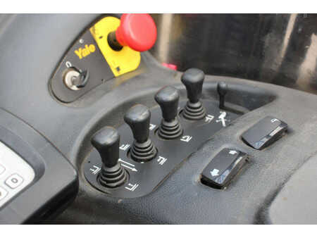 Chariots à mât rétractable 2008  Yale MR14 (15)