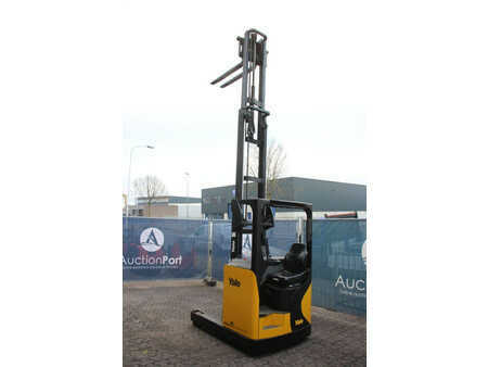 Chariots à mât rétractable 2008  Yale MR14 (19)