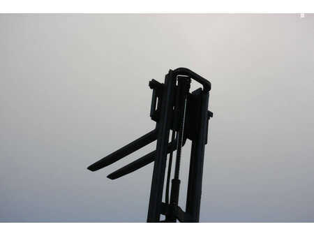 Chariots à mât rétractable 2008  Yale MR14 (20)